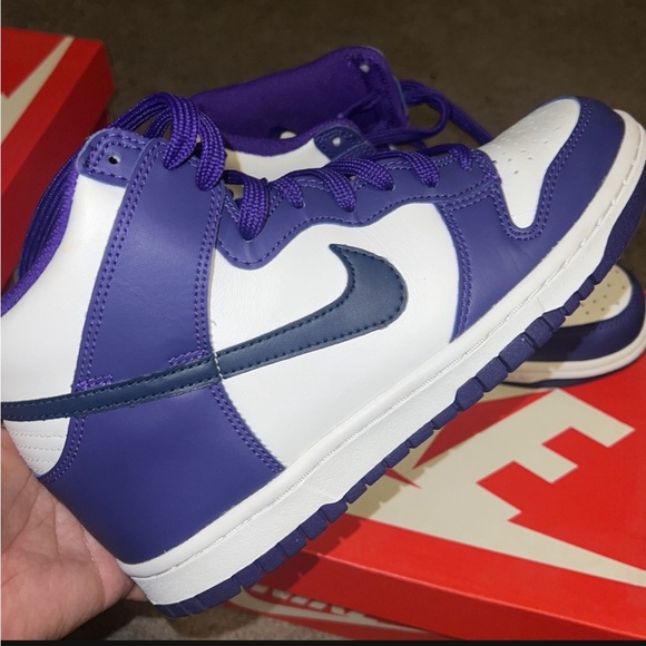 Nike Shoes - Women’s/Boys Nike dunk high